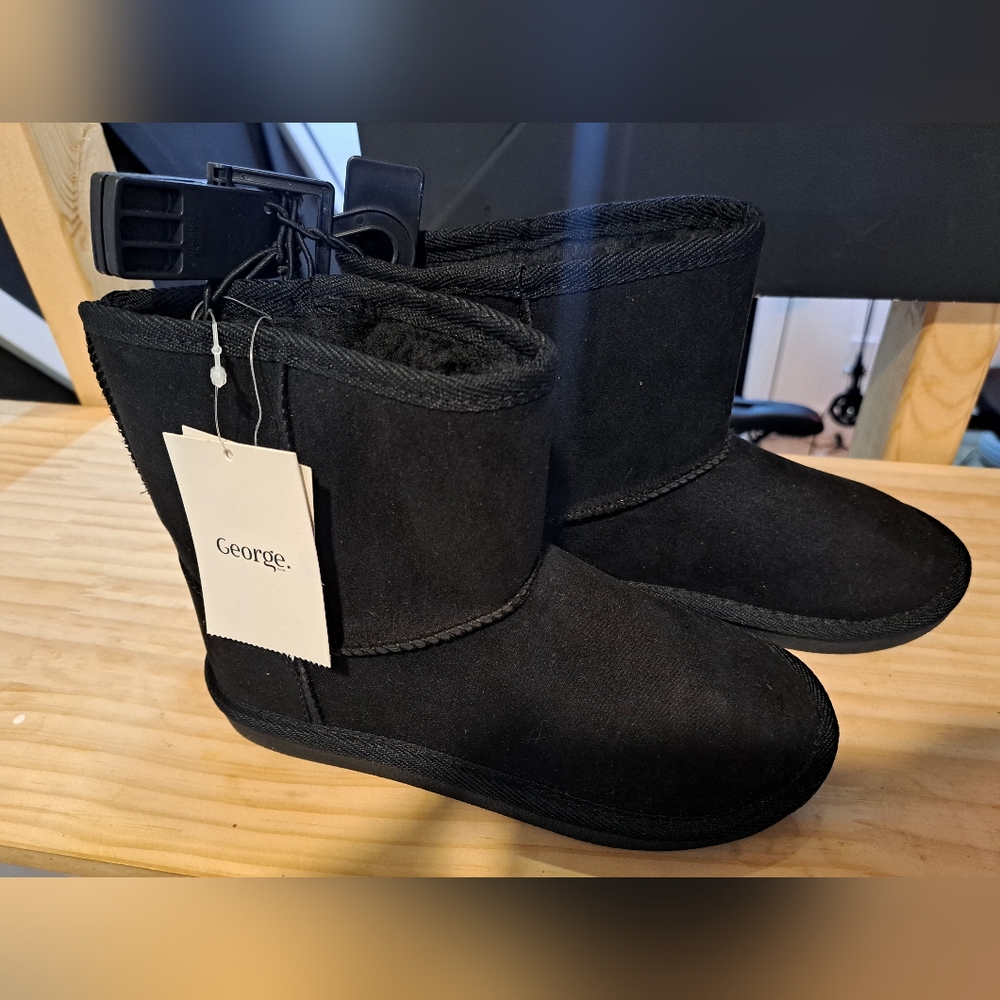 Brand George Classic Girls Black Faux Suede With Faux Fur Lining Ankle Boots